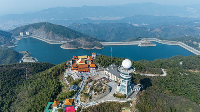 长沙城区最高峰  黑麋峰 潇湘天池  抽水蓄能电站 人工湖  黑麋峰古寺 国家气象雷达站 
