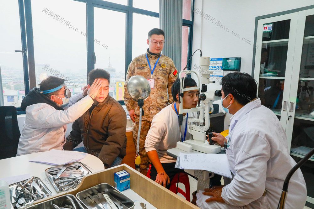 应征  青年  征兵  体检