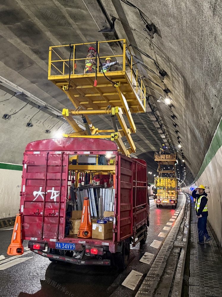 交通  高速公路  隧道  安全
