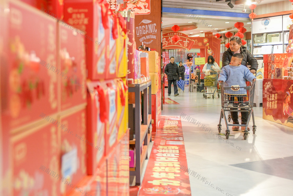 湖南道县：购年货迎新春