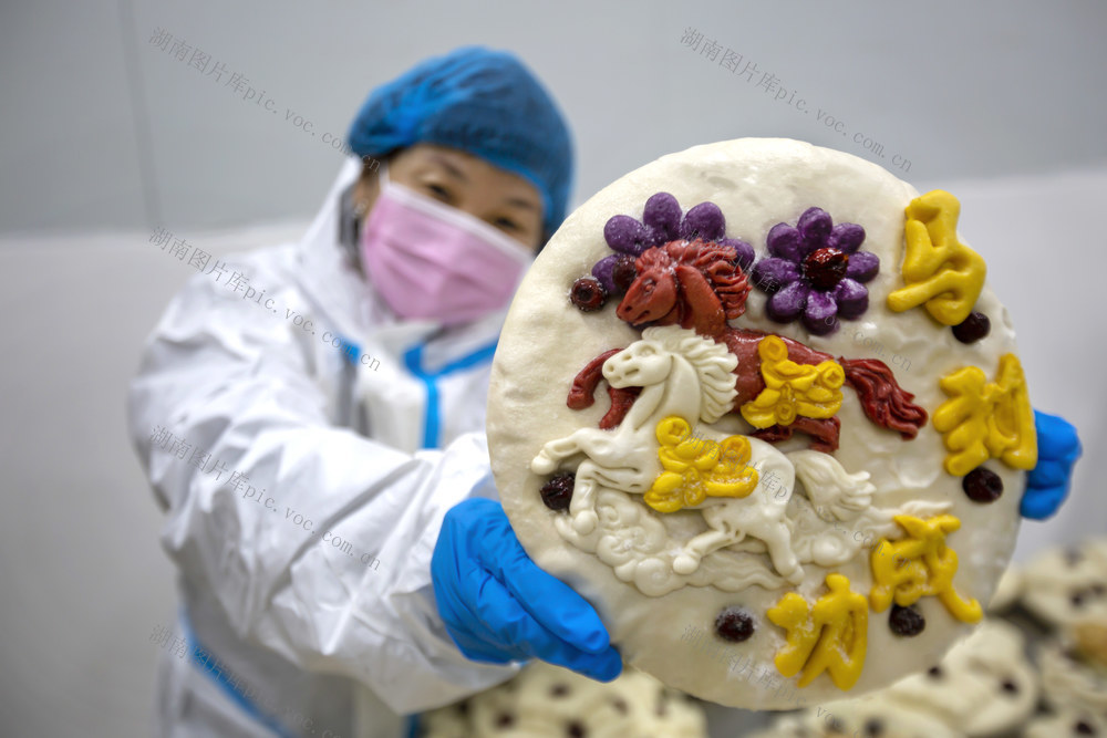 花馍馍，枣花馍，石头磨，小麦面，全麦面粉， 憨石磨面业，手工揉搓，折叠碾压，古法工艺，老面发酵，艺人，工匠 