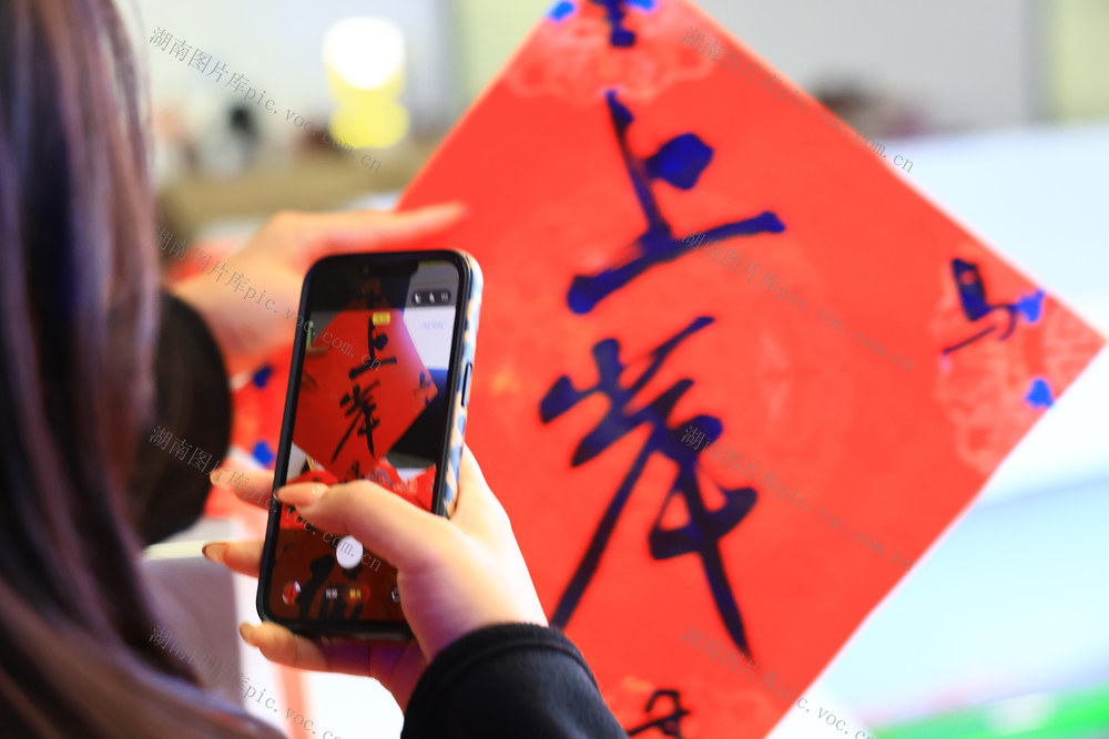 春运 首日 春联 外籍旅客