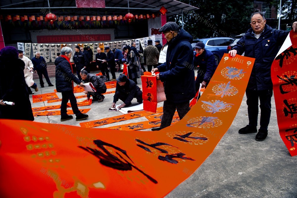走基层    送春联     书法家     清水村