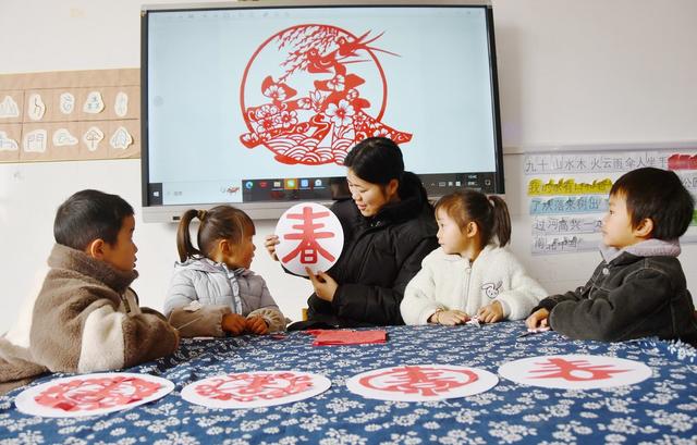 剪纸迎春   传承非遗