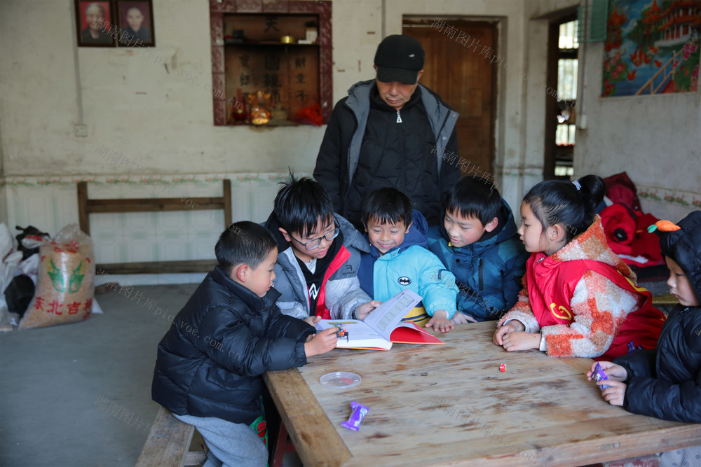 湖南桂东  城乡 儿童 牵手 爱 童年