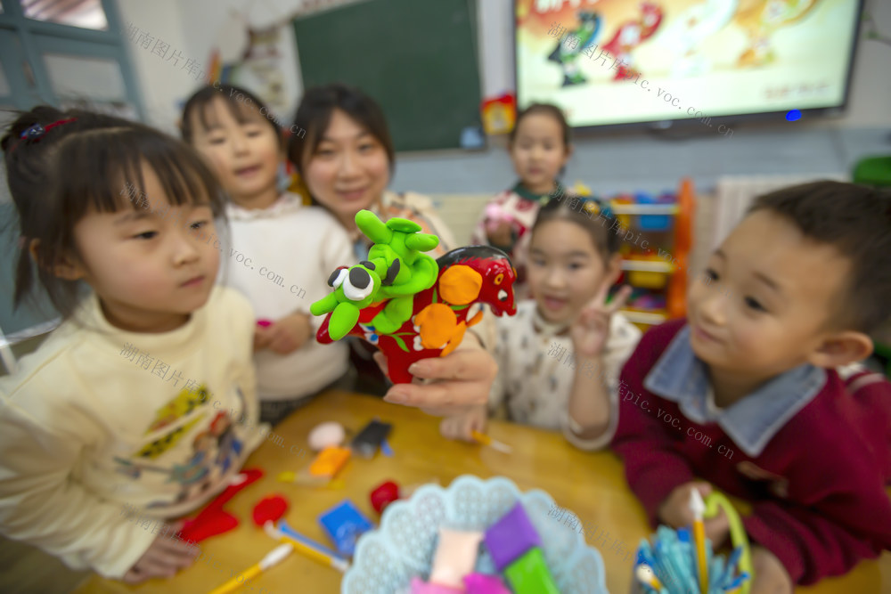 马年，新春，泥塑，捏制，智造，想象力，小朋友，幼儿园，学前教育，手工活动，民俗体验