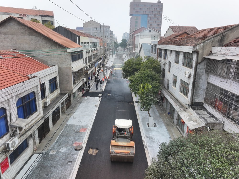 春节  民生  老旧小区改造  小街小巷  沥青摊铺