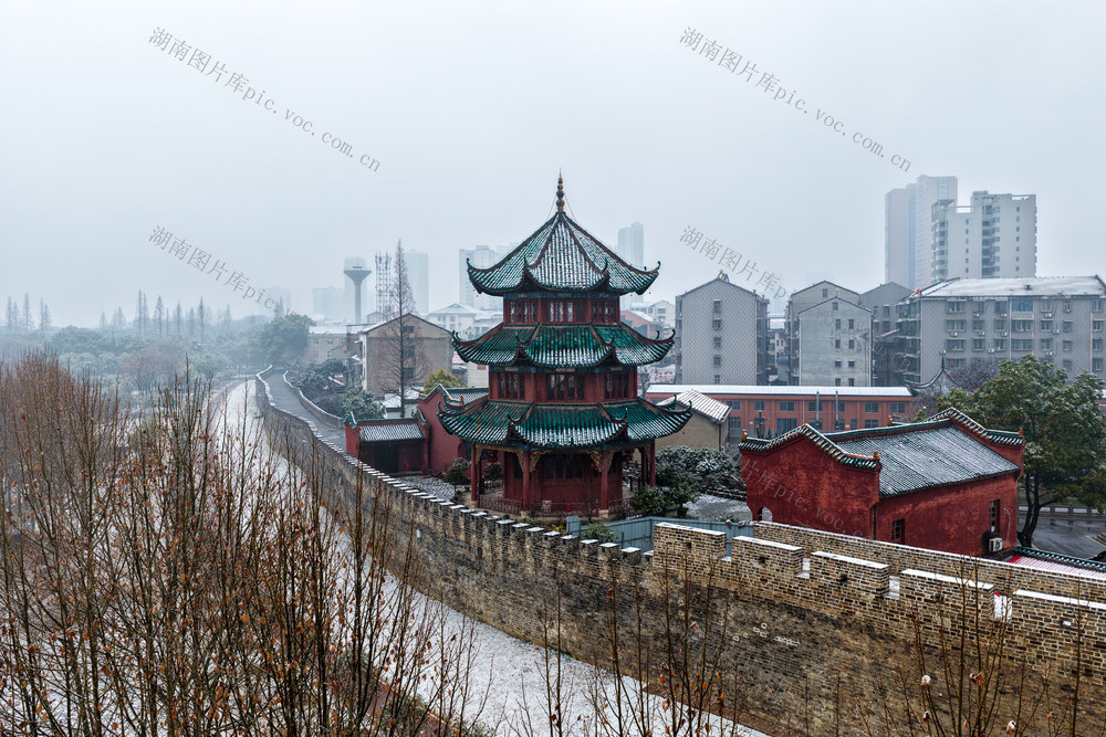 2026年2月9日的一场大雪把澧县的八方楼，兰江阁，彭山寺装点得格外好看。杨翠辉摄于湖南澧县
