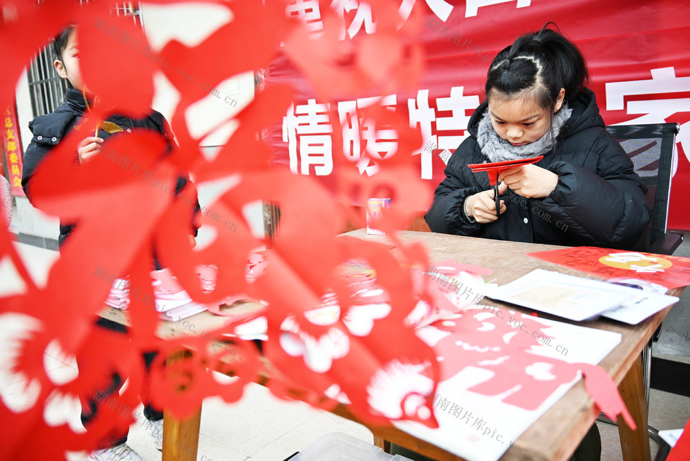 新春  小年  文化  非遗  狮子  糖画  剪纸