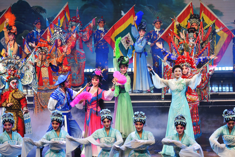 郴州：春节联欢晚会精彩纷呈