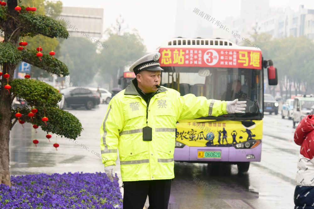 春节  假期  岗位  交警  驾驶员  外卖员