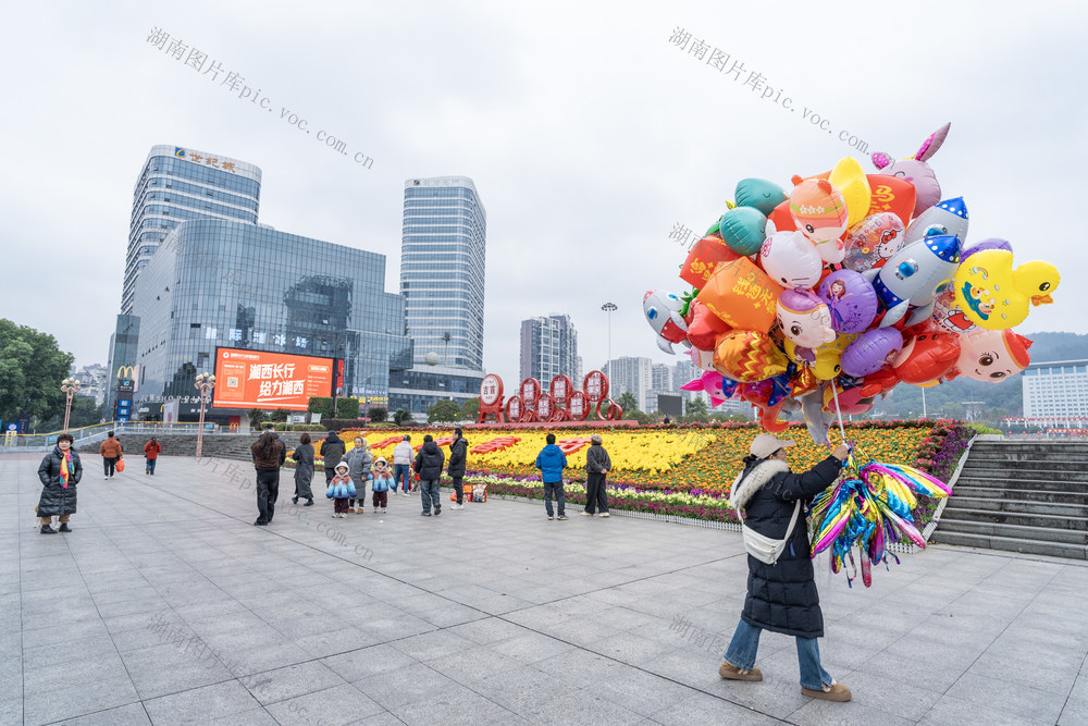 “欢度春节”成节景