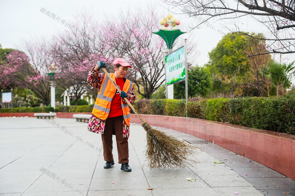 除夕  环卫  工人  坚守  岗位