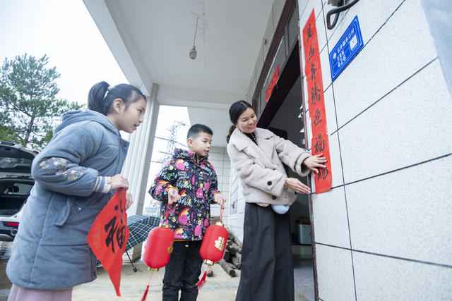 除夕 新年 新春 贴春联 过大年