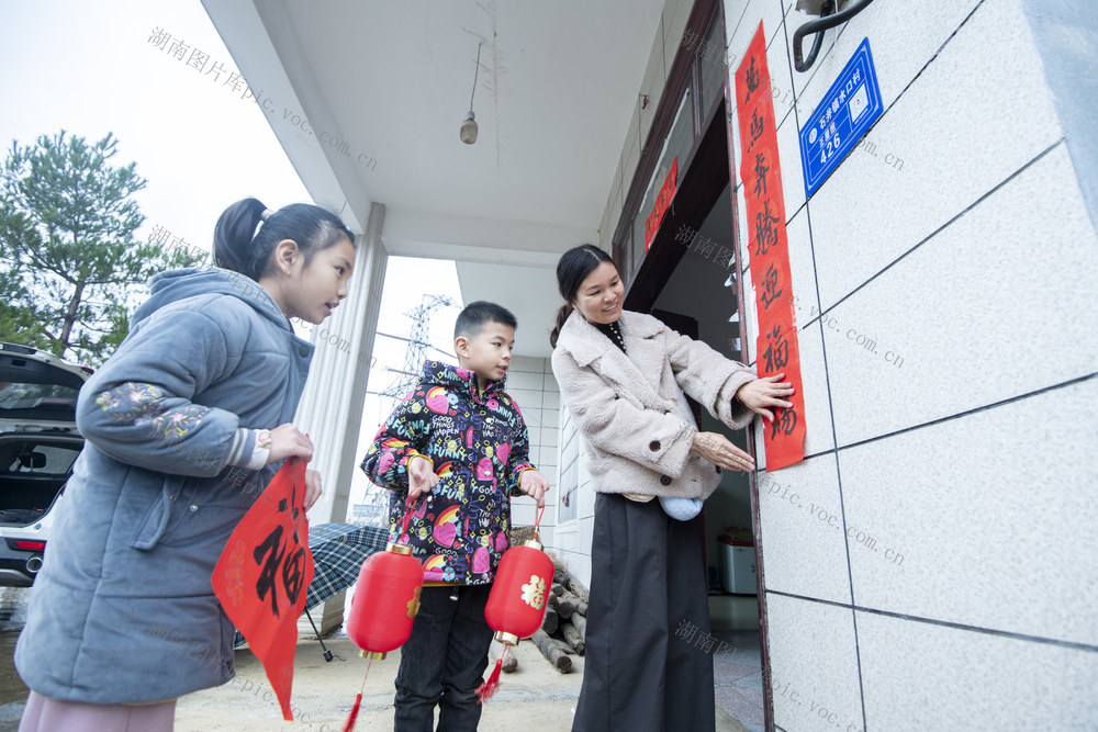 除夕 新年 新春 贴春联 过大年
