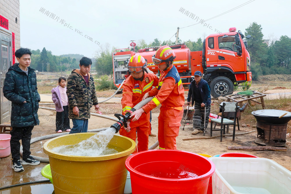 送水  解困  消防  除夕  坚守