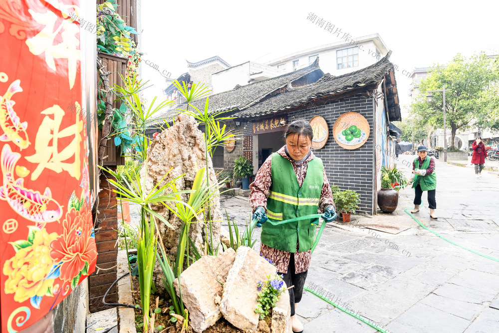 园林工人    环卫工人    节日坚守岗位
