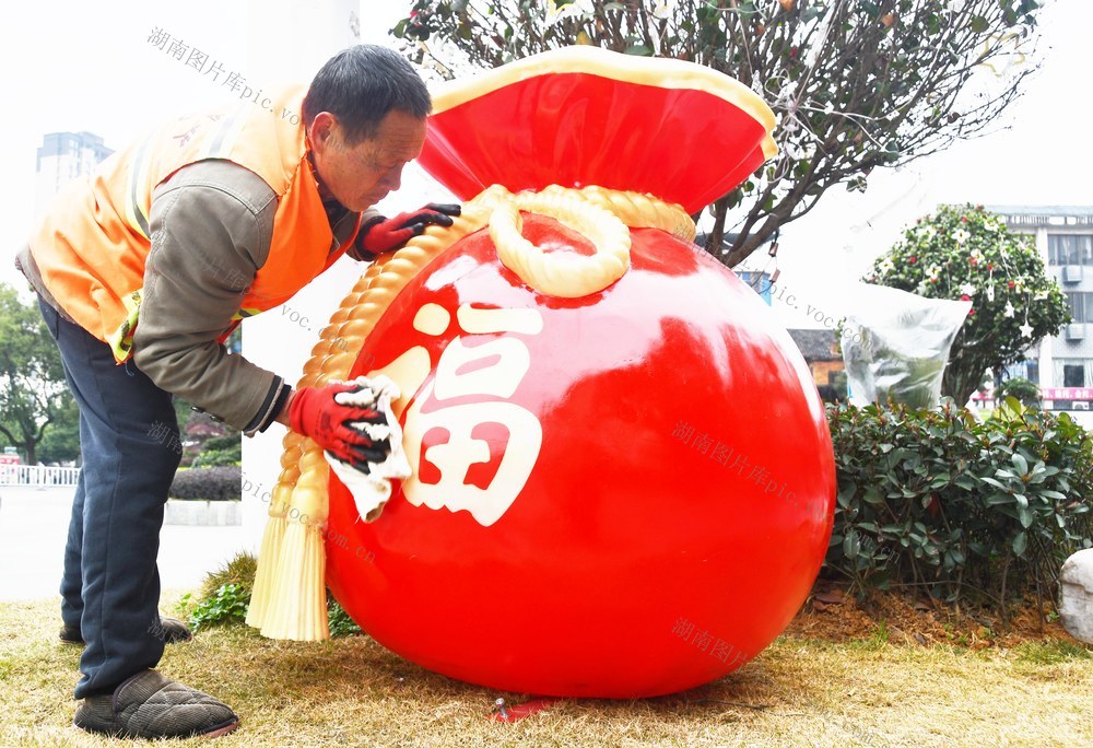 坚守岗位过春节