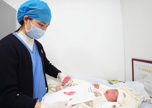 正月 初一 坚守 岗位 健康 医务工作者