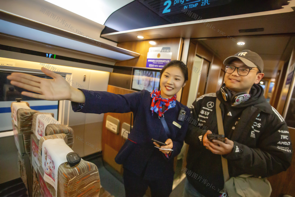 春运，铁路，高铁，旅客，候车室，志愿者，列车员，列车长，安阳东站，静音车厢，免费耳塞