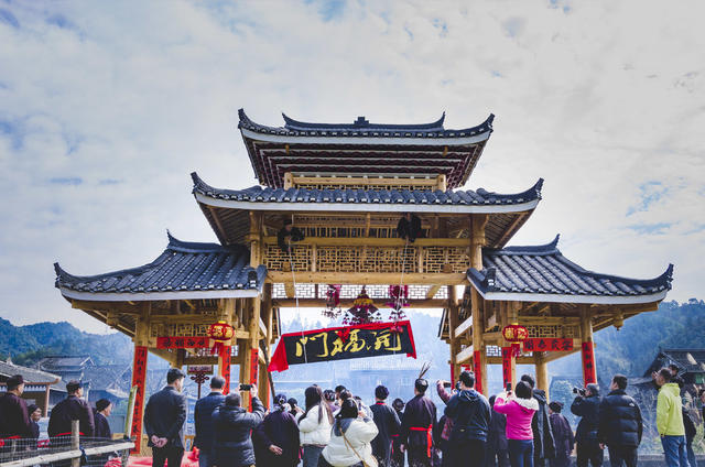 侗寨 村民 喜庆 寨门 落成