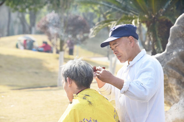 春节  公园  理发点  便民服务