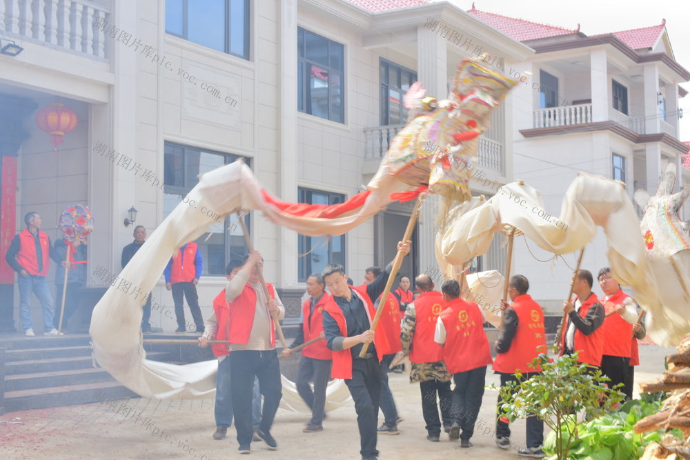 安置点拆迁户  舞龙祈福   庆新生活