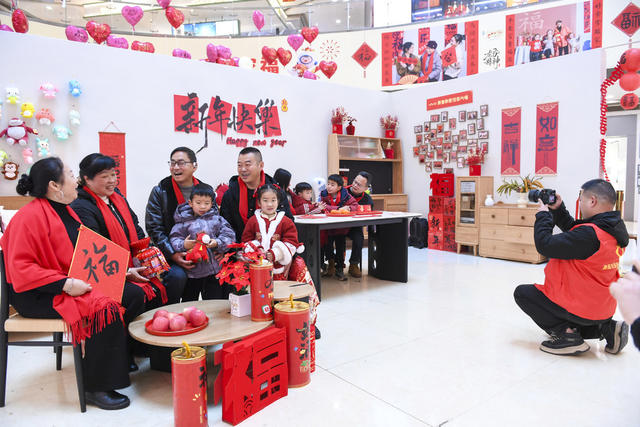 娄底 全家福 志愿者 新春 欢度