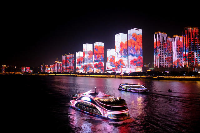 璀璨夜色，年味浓，湘江