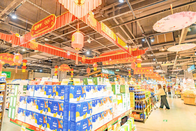 各大超市、商场节日不打烊   确保春节物质供应