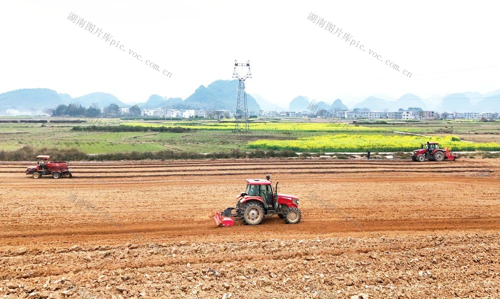 人勤春来早 农家耕作勤