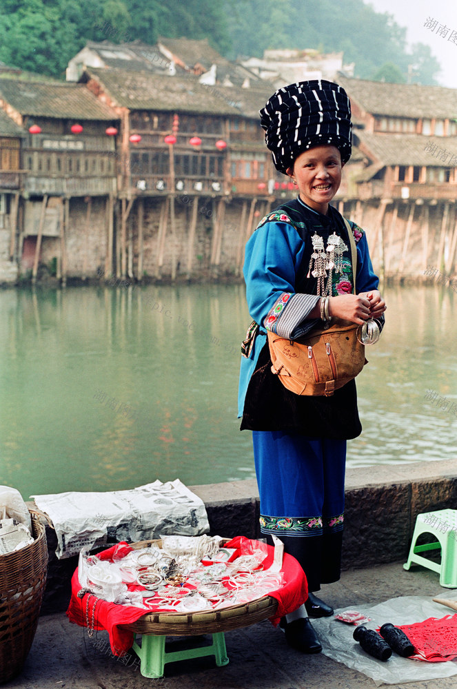 湖南省 湘西 凤凰古城  苗族 妇女 
