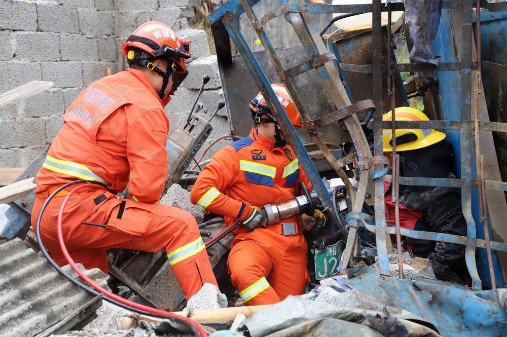 消防 安全 救援 车辆侧翻 