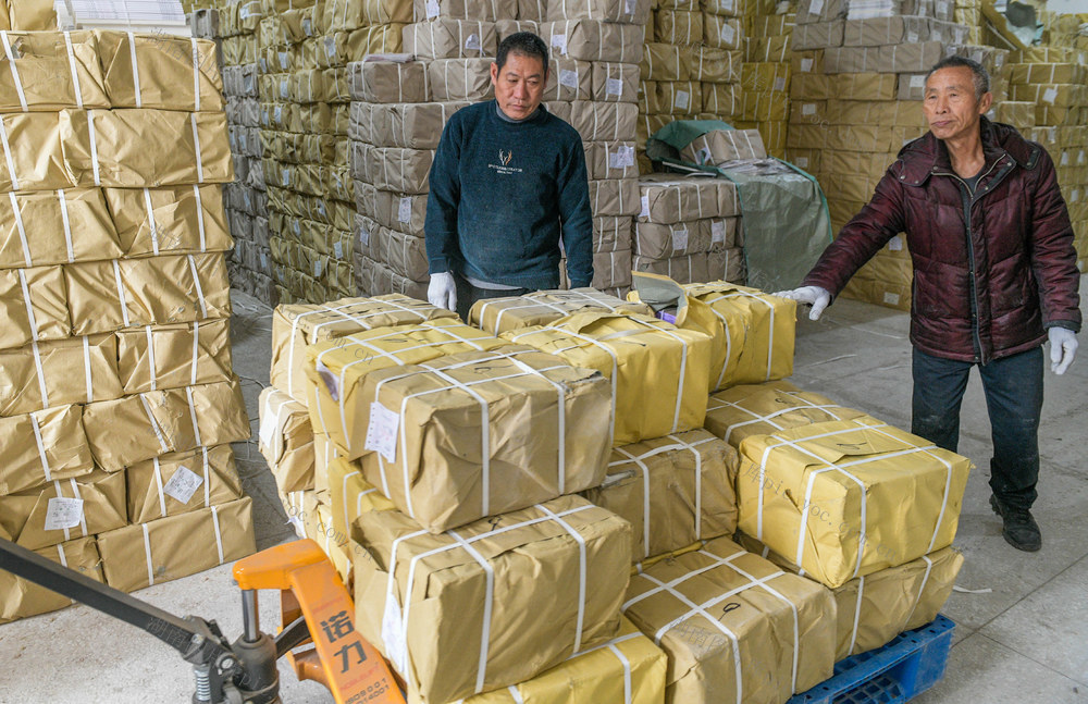 湖南道县：备教材 迎开学