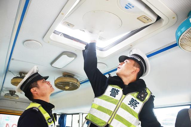 检查校车迎开学