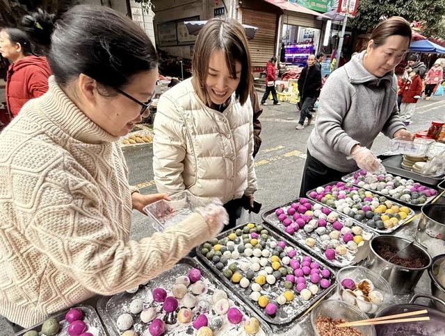 通道：传统元宵受欢迎
