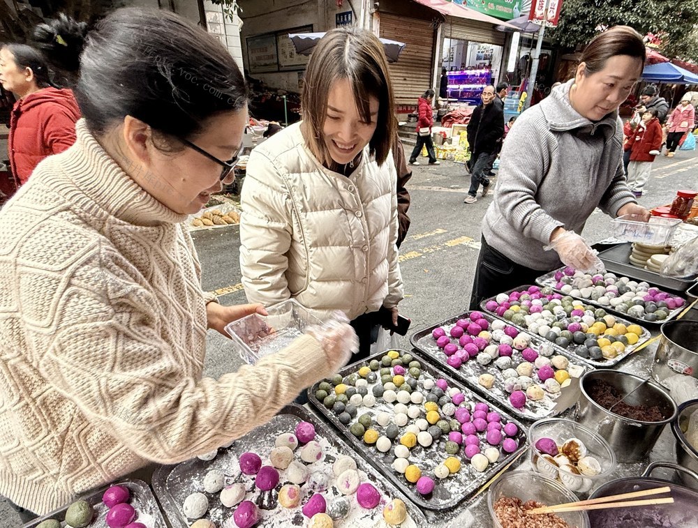 通道：传统元宵受欢迎
