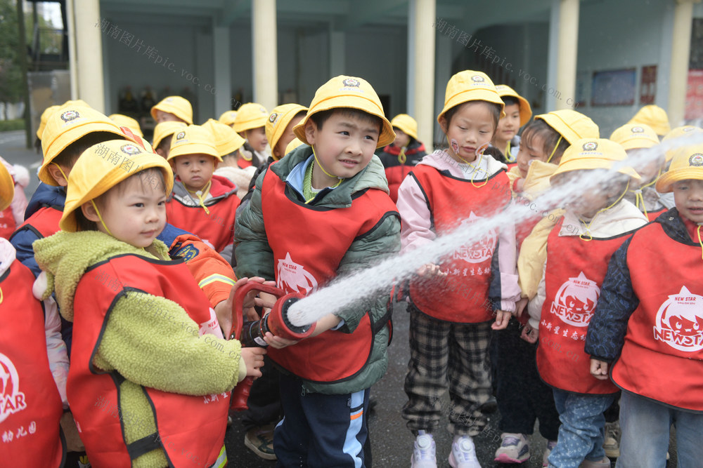 湖南道县：萌娃学消防 安全伴成长