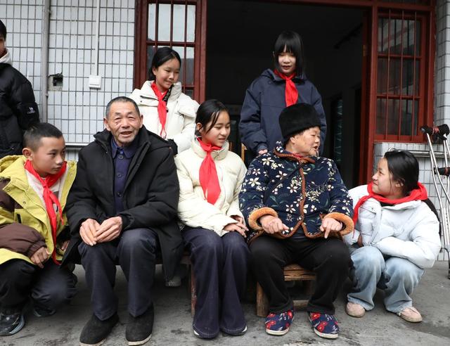 学雷锋      树新风     
     