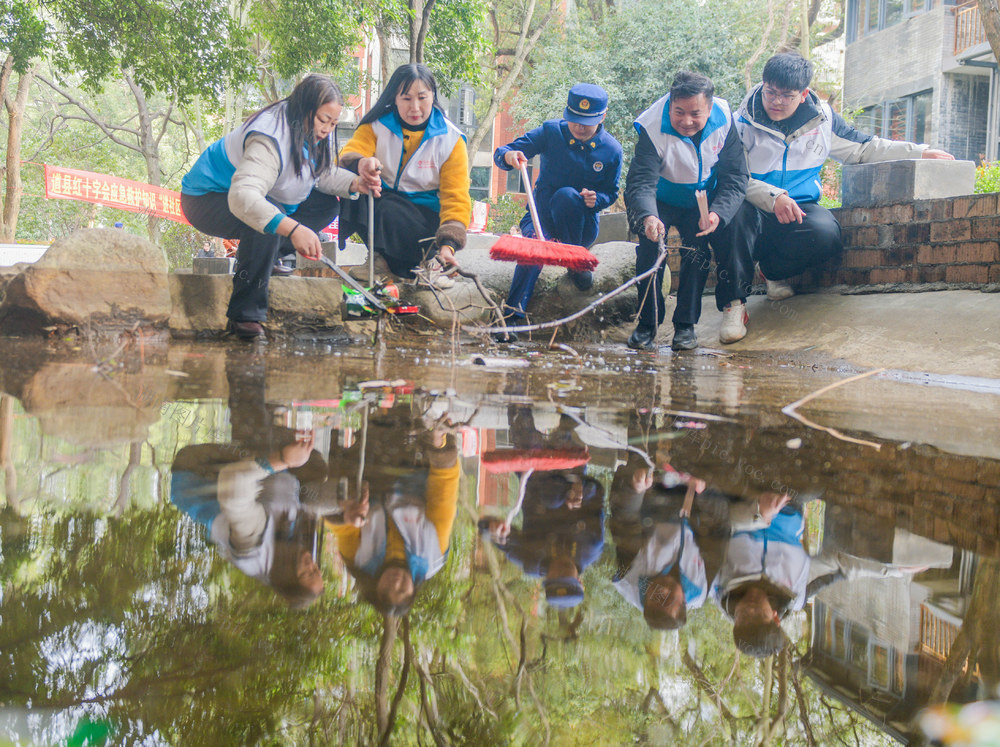 湖南道县：学雷锋 在行动