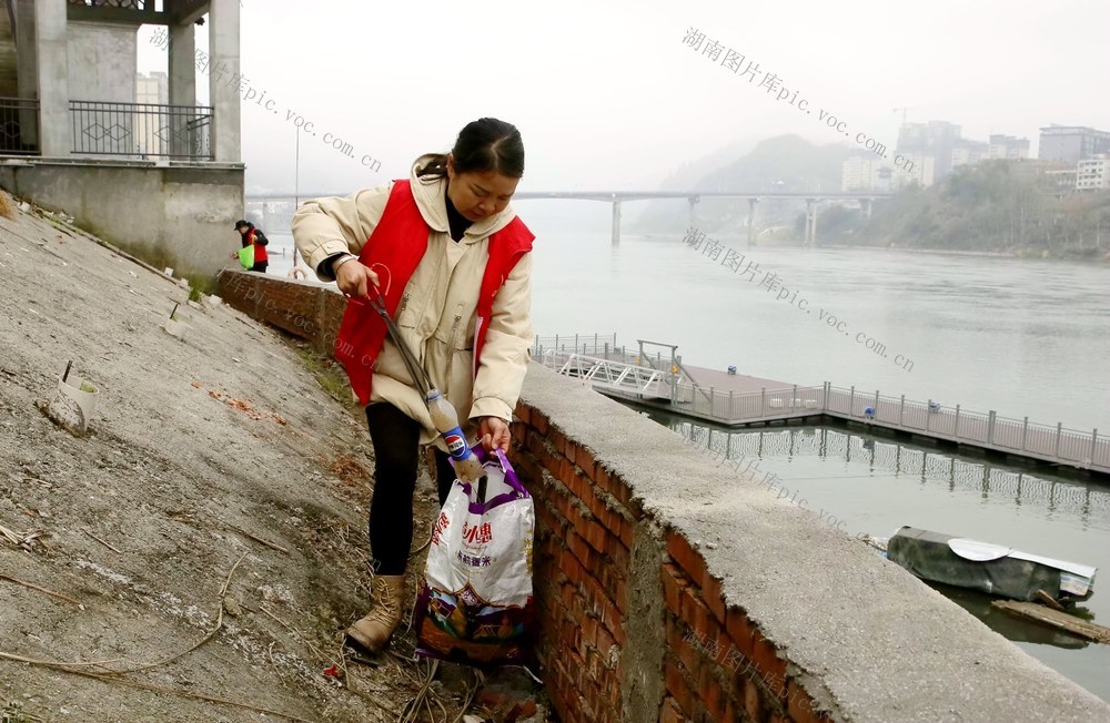  雷锋精神传万代