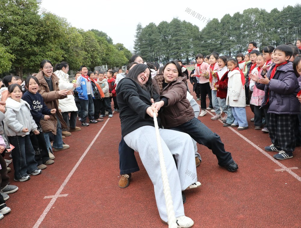  快乐迎 “三八  "    巾帼展风采