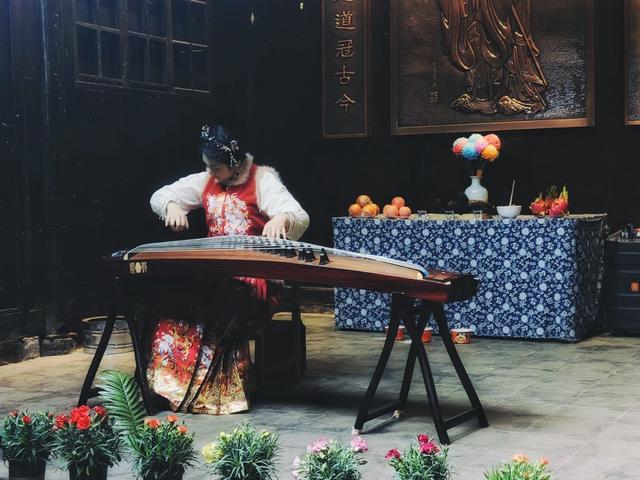 新年第一天，古宅琴声悠扬