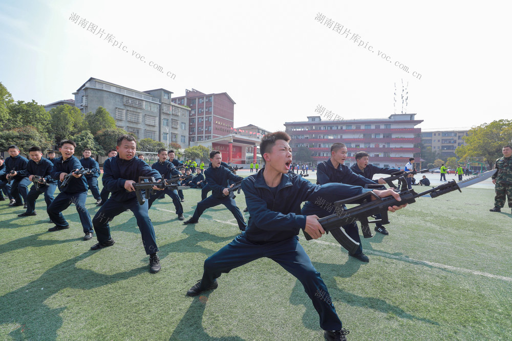 国防教育进学校， 军事体育教育