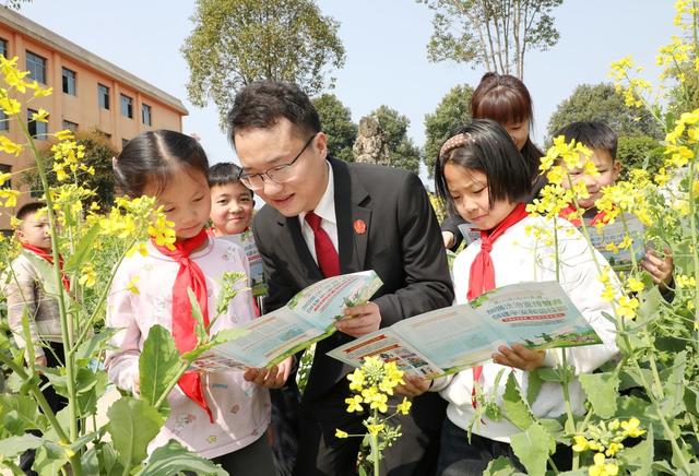 法治宣传进校园    学法守法促成长
