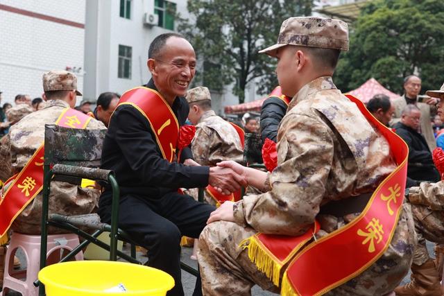 送兵、出征、入伍、参军、国防、惜别