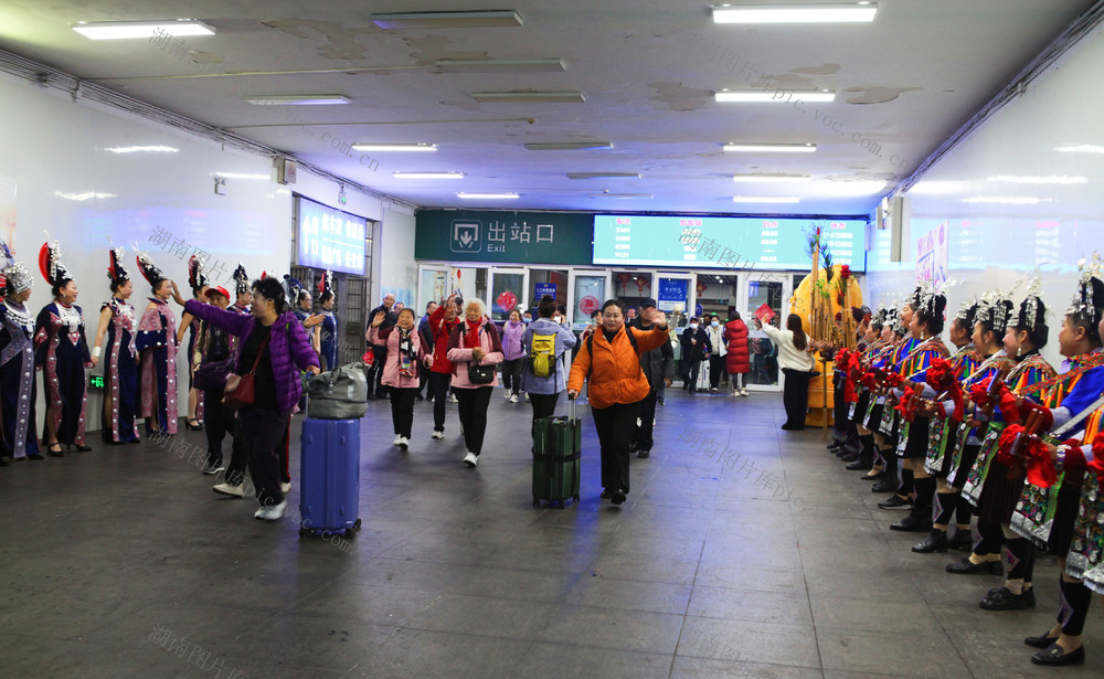怀化载歌载舞迎接四方游客