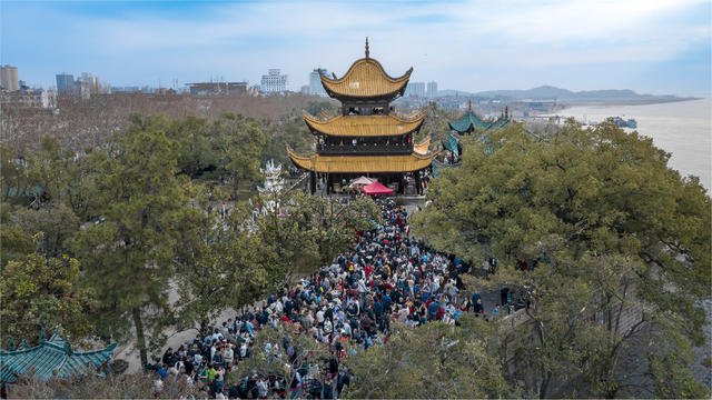 湖南岳阳 岳阳楼 岳阳城市风光  岳阳城市航拍 洞庭湖 岳阳风光 岳阳城市建筑岳阳市 岳阳人文 岳阳航拍 岳阳洞庭湖 湖南风光 巴陵广场 岳阳旅游景区  岳阳旅游 岳阳楼人山人海 岳阳楼游客