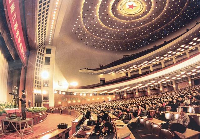 人民大会堂
嫩江基地报告会