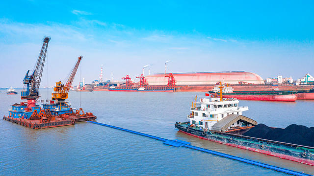 岳阳洞庭湖航运航道 岳阳杭瑞铁路高架桥 岳阳航拍 岳阳城市风光 高架桥 中国桥梁 火车桥梁 中国基建 洞庭湖桥梁 铁路桥 岳阳城陵矶 内河航运 城陵矶港口 岳阳风光  洞庭大桥 桥梁 航拍 江景 建筑 交通